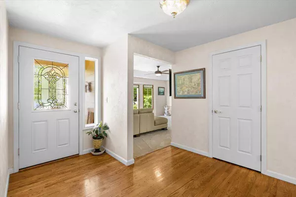 2406 Senate WAY, Medford, OR 97504