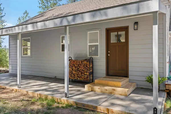 2016 Sykes Creek RD, Rogue River, OR 97537