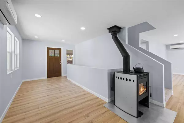 2016 Sykes Creek RD, Rogue River, OR 97537