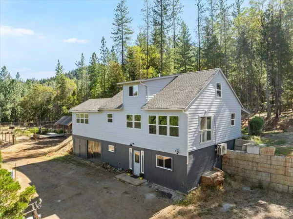 2016 Sykes Creek RD, Rogue River, OR 97537