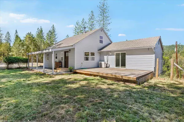 2016 Sykes Creek RD, Rogue River, OR 97537
