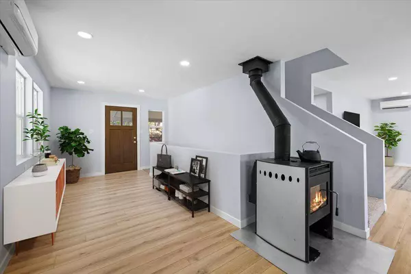 2016 Sykes Creek RD, Rogue River, OR 97537