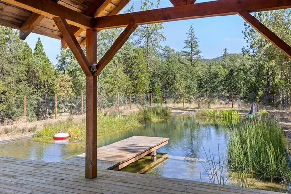 2016 Sykes Creek RD, Rogue River, OR 97537