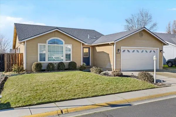 1242 Hawk DR, Central Point, OR 97502