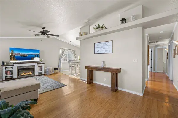 1242 Hawk DR, Central Point, OR 97502