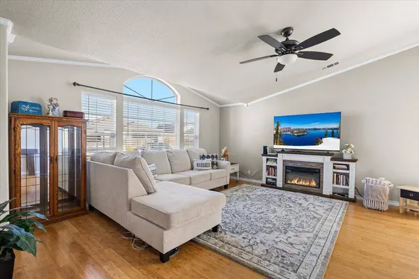 1242 Hawk DR, Central Point, OR 97502