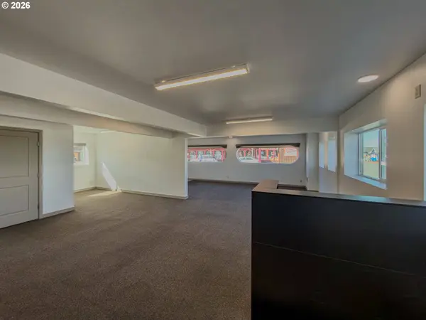 125 BALTIMORE AVE SE, Bandon, OR 97411