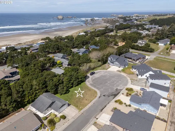 3122 PERIWINKLE LN SW #5, Bandon, OR 97411