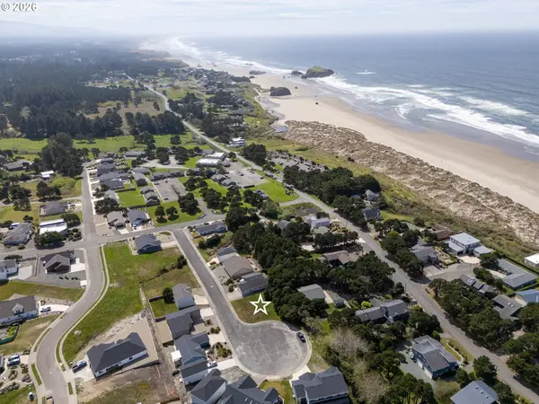 3122 PERIWINKLE LN SW #5, Bandon, OR 97411