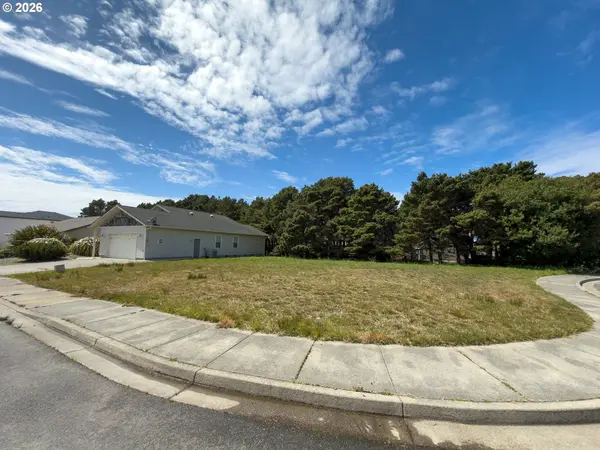 3122 PERIWINKLE LN SW #5, Bandon, OR 97411