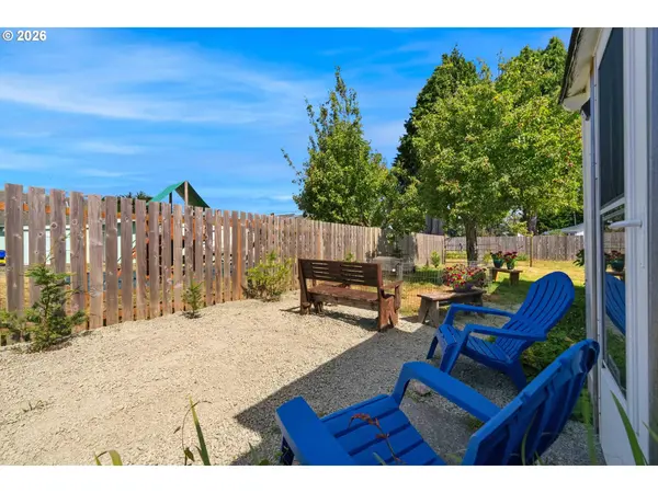 875 DIVISION ST NE, Bandon, OR 97411