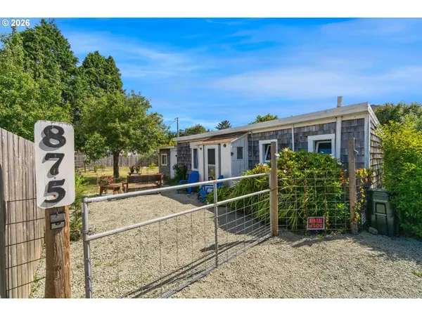 875 DIVISION ST NE, Bandon, OR 97411