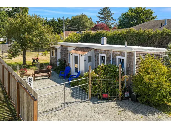875 DIVISION ST NE, Bandon, OR 97411