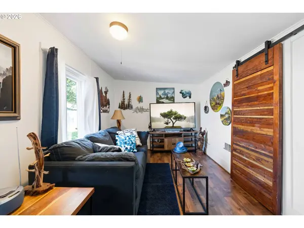 875 DIVISION ST NE, Bandon, OR 97411
