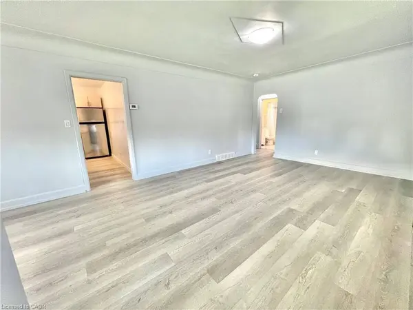 290 East 36th Street #Upper, Hamilton, ON L8V 3Z5