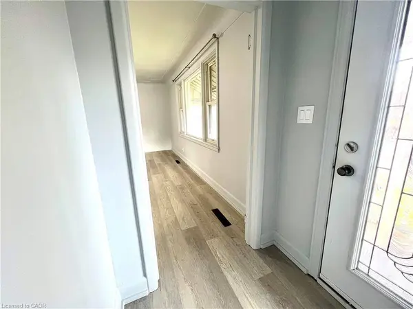 290 East 36th Street #Upper, Hamilton, ON L8V 3Z5