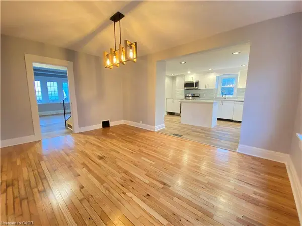 168 Garside Avenue N, Hamilton, ON L8H 4W6