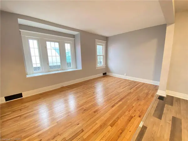 168 Garside Avenue N, Hamilton, ON L8H 4W6