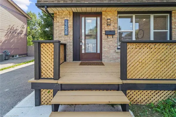 2258 Manchester Drive, Burlington, ON L7P 3W2