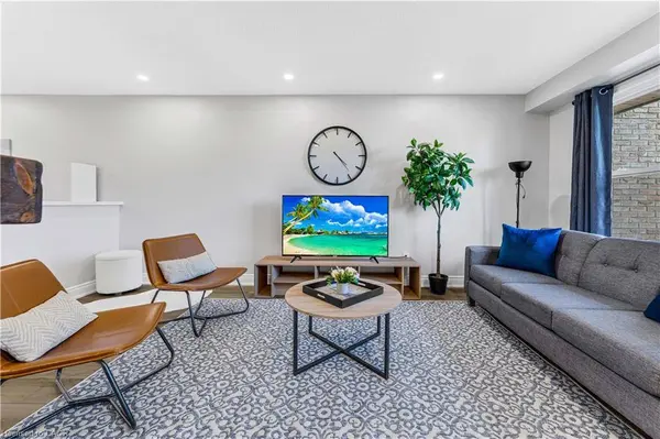 2258 Manchester Drive, Burlington, ON L7P 3W2