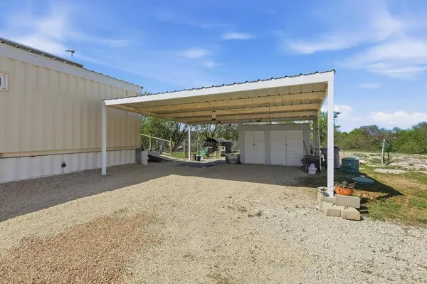 395 Lone Trail, Rhome, TX 76078