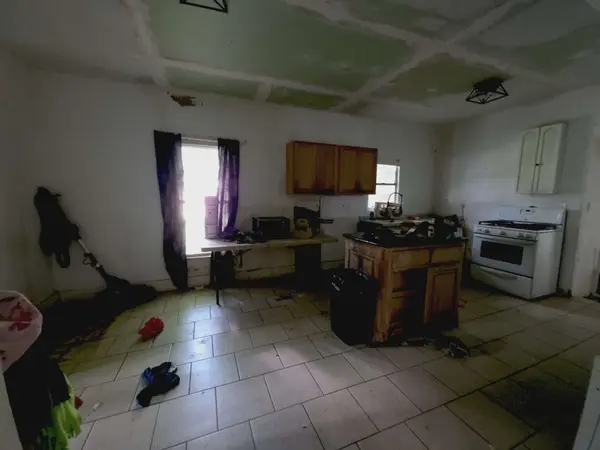 1101 Sanders St, Bowie, TX 76230-3545