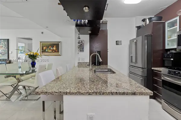 951 Brickell Ave #605, Miami, FL 33131