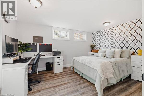 120 ELGIN Crescent, Waterloo, ON N2J2S4