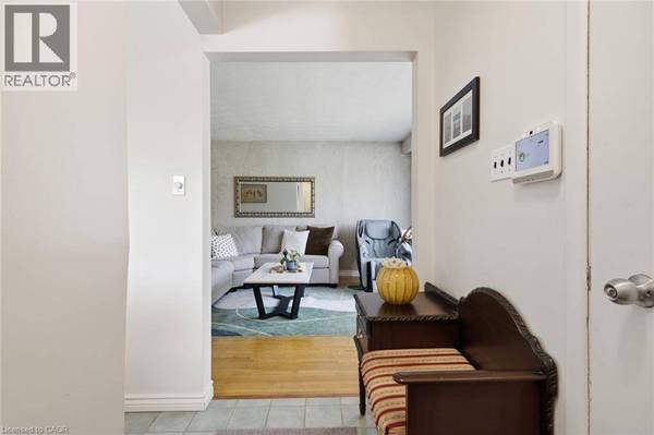 11 SUMMIT Crescent, Guelph, ON N1H1S2