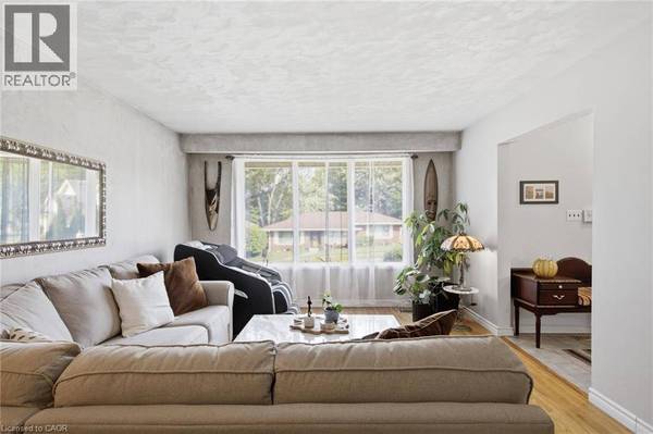 11 SUMMIT Crescent, Guelph, ON N1H1S2
