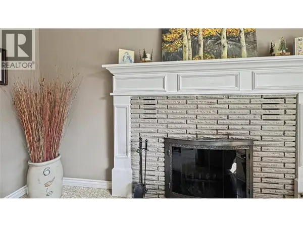 15 15th Avenue S, Cranbrook, BC V1C2Y4