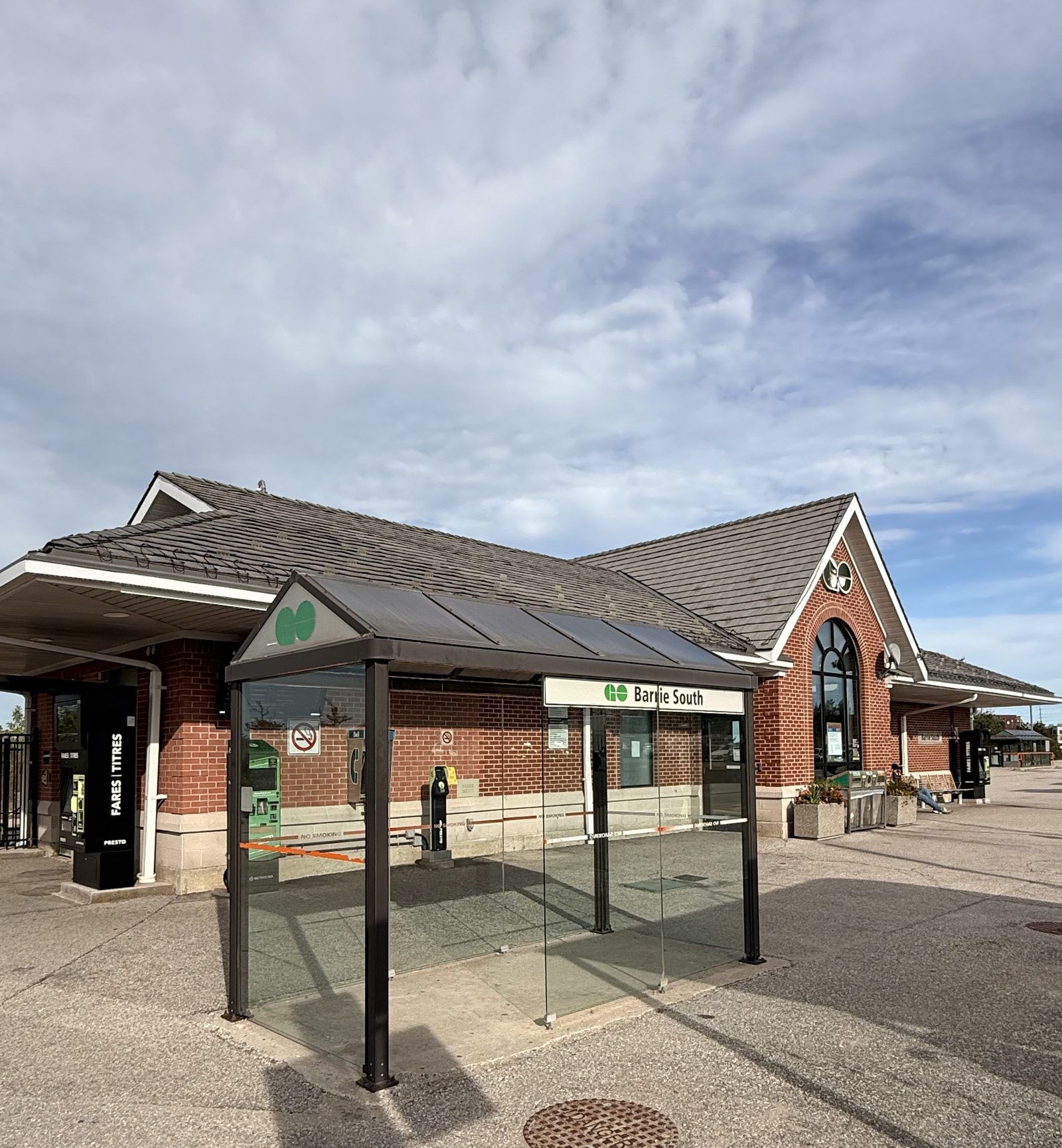 Barrie South GO Station platform