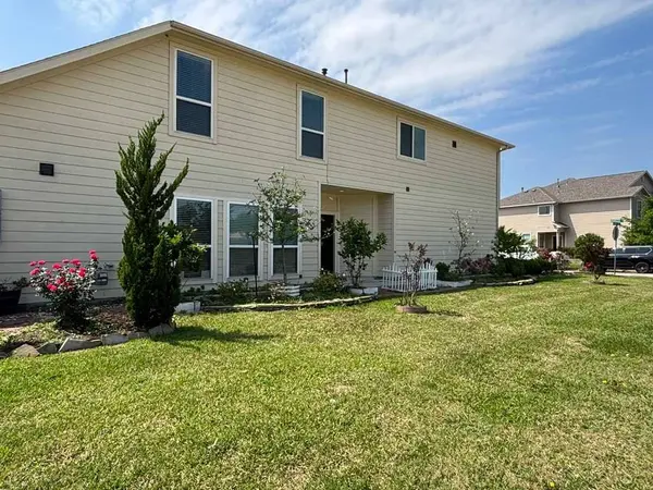 5103 Dauntless DR, Houston, TX 77066