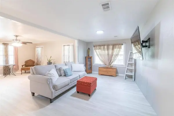 2118 Rolling Hills RD, Conroe, TX 77303