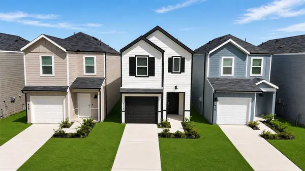914 Moon Drop LN, Houston, TX 77090
