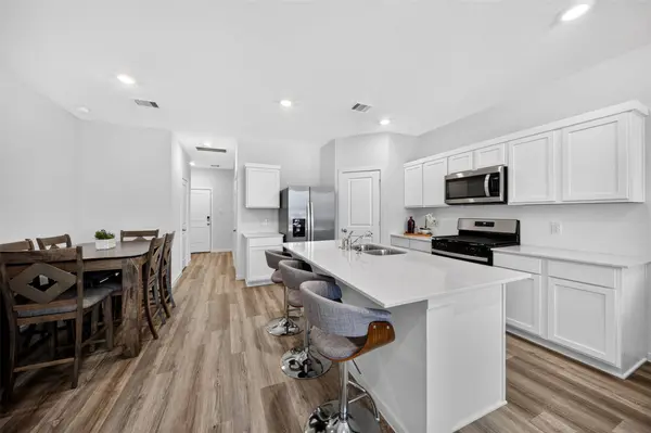 914 Moon Drop LN, Houston, TX 77090