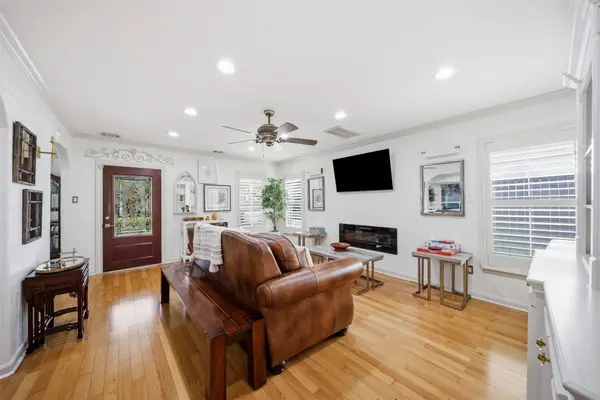 1951 Lexington ST, Houston, TX 77098