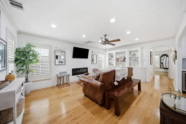 1951 Lexington ST, Houston, TX 77098