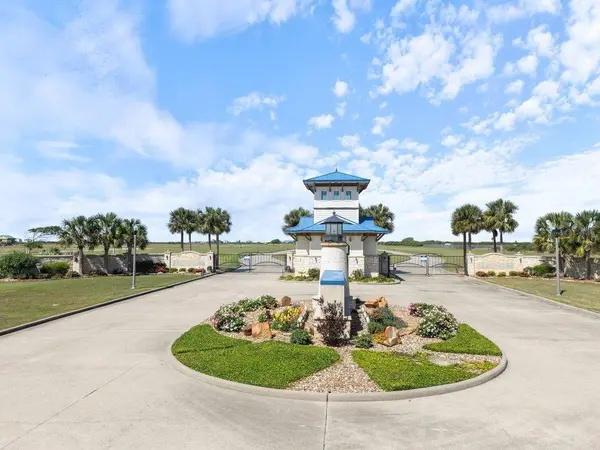 3037 Sandy LN, Palacios, TX 77465