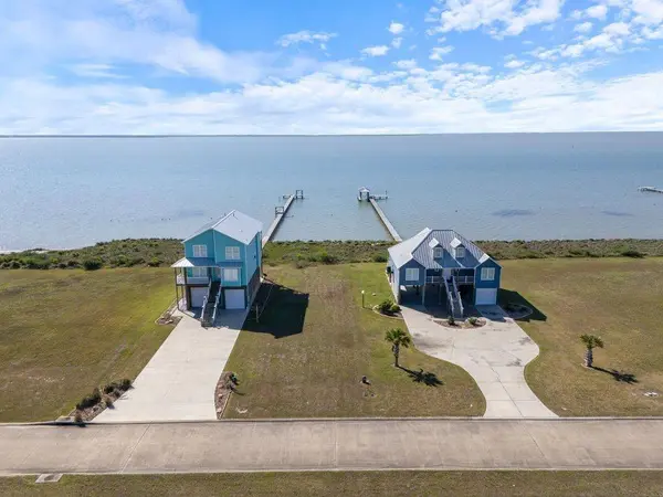 3037 Sandy LN, Palacios, TX 77465