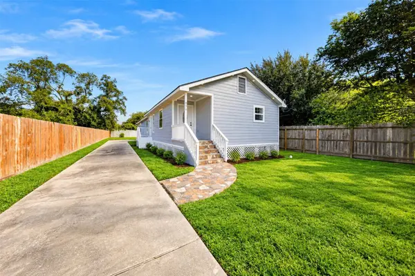 874 Green Meadow LN, Houston, TX 77091