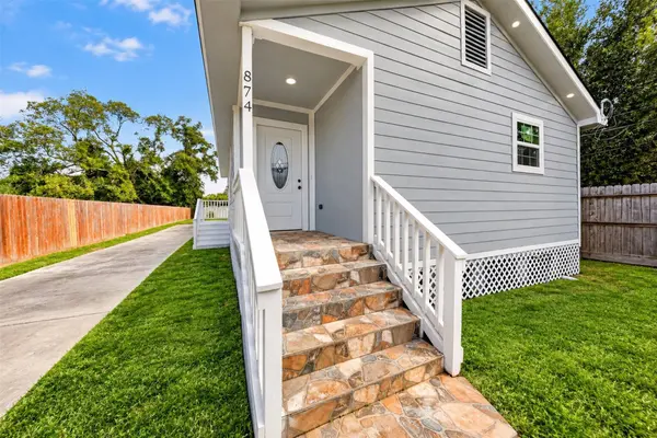 874 Green Meadow LN, Houston, TX 77091