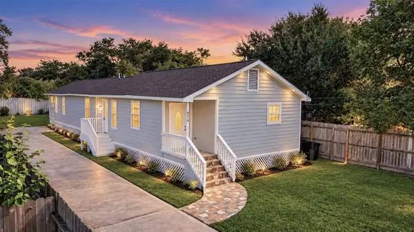 874 Green Meadow LN, Houston, TX 77091