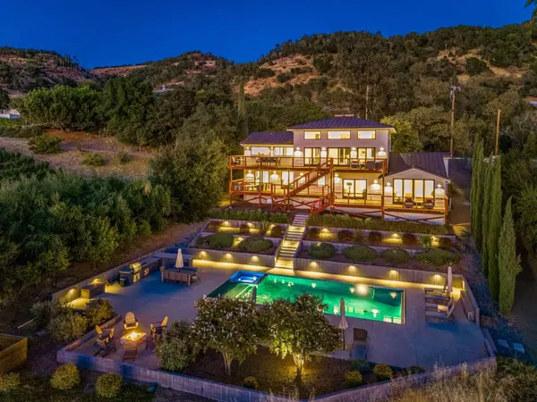 1069 Shadybrook Ln, Napa, CA 94558-4047