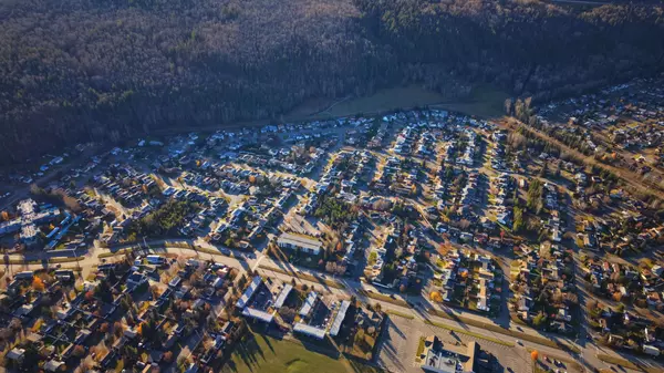 Living in Pinecone Prince George BC: The Straight-Up Guide for Families and Relocators,Evan McLeish