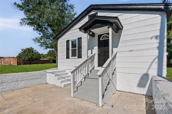 403 Julius Chambers AVE, Mount Gilead, NC 27306