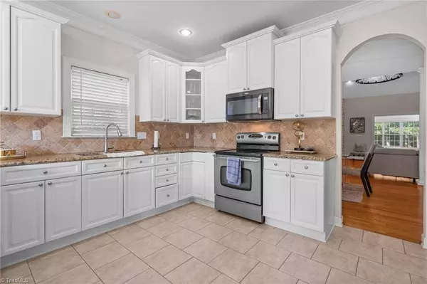 975 Boyer DR, Clemmons, NC 27012