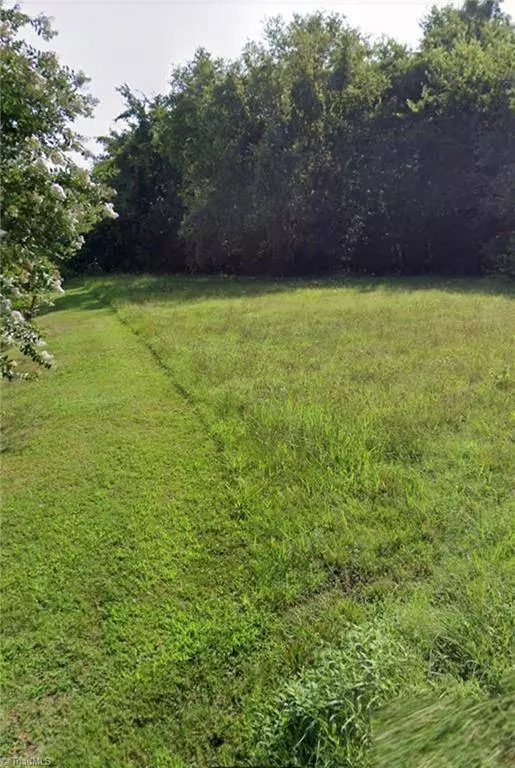 10 E 12th AVE, Lexington, NC 27292