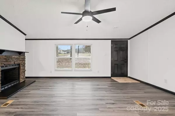 2464 Puetts Chapel RD, Bessemer City, NC 28016