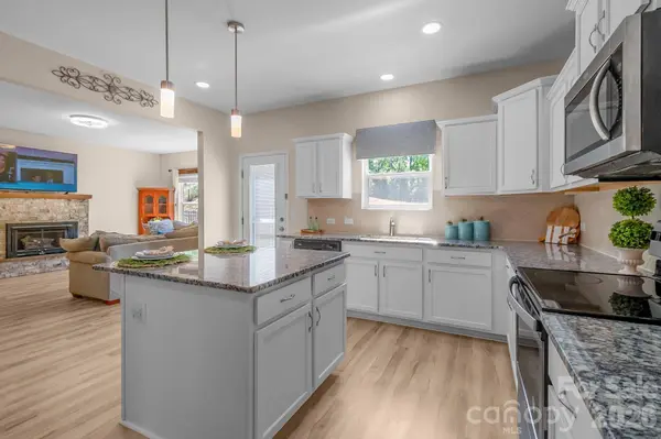 161 Old Harbor DR, Mount Gilead, NC 27306